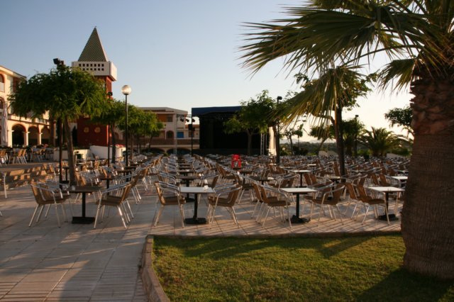 lapiazzadelvillaggio.jpg
